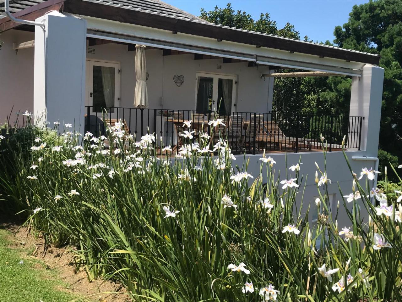 Majini Guesthouse Sweet Valley Esterno foto