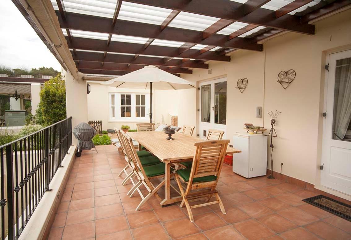 Majini Guesthouse Sweet Valley Esterno foto